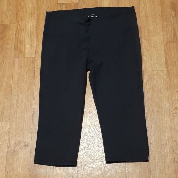 Athleta 17" Black Capri Leggings Medium GUC - Picture 1 of 6